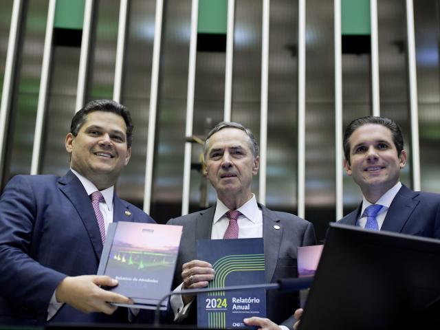 Ministro Barroso entrega relatório anual do CNJ ao Congresso Nacional
