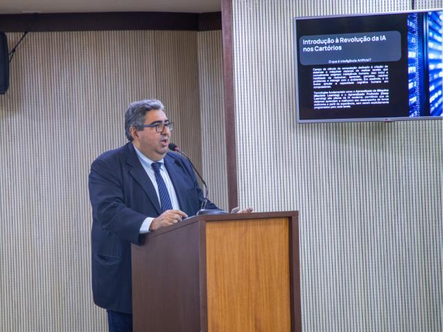 Marcelo Alvarenga aborda o uso da Inteligência Artificial nos cartórios de RTDPJ durante congresso em Rondônia