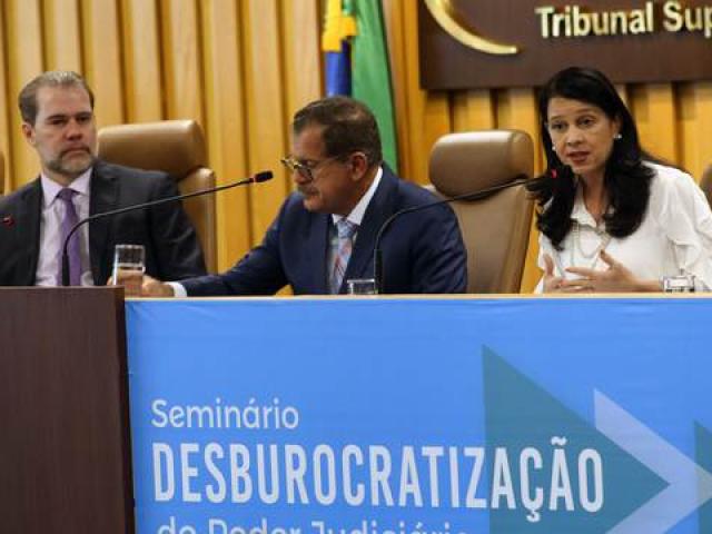 Seminário debate ‘custo Brasil’ e desburocratização