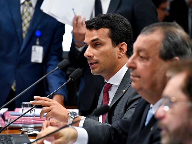 Senado - Projeto agiliza abertura e fechamento de empresas pela internet