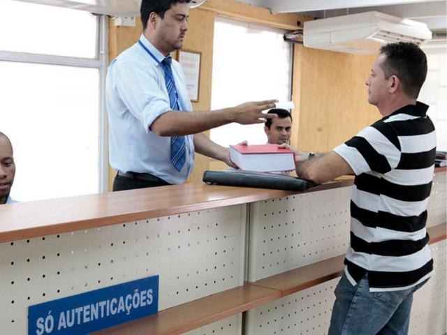 Senado - Sancionada lei que dispensa reconhecimento de firma e autenticação de documento
