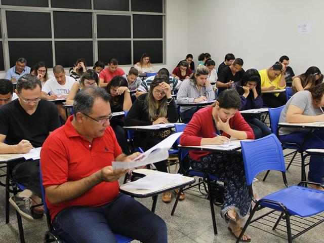 Concursos: projeto prevê que dupla graduação tenha peso em prova de títulos  