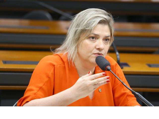 Agência Câmara: projeto prevê manutenção dos empregos em caso de troca de titular de cartório