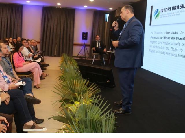 Palestra sobre busca e apreensão de bens móveis abre programação de palestra do II Encontro Notarial e Registral Cearense